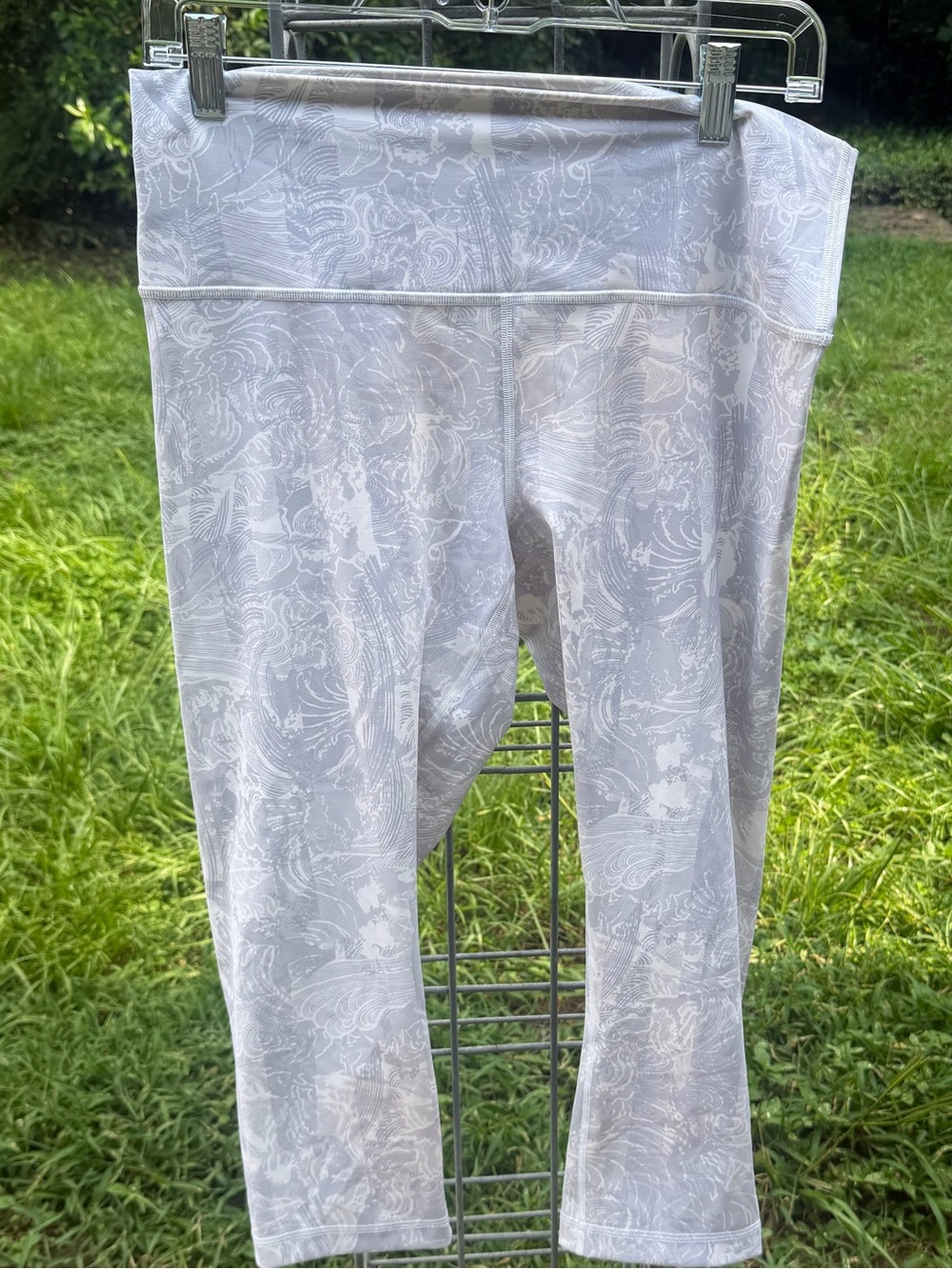 Lululemon Light Gray Patterned Leggings - Size 12 - NWOT